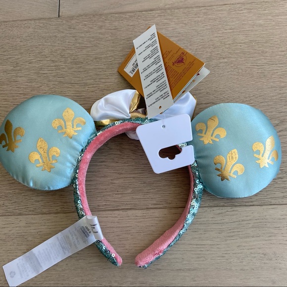Minnie Mouse Main Attraction Headband Carrousel